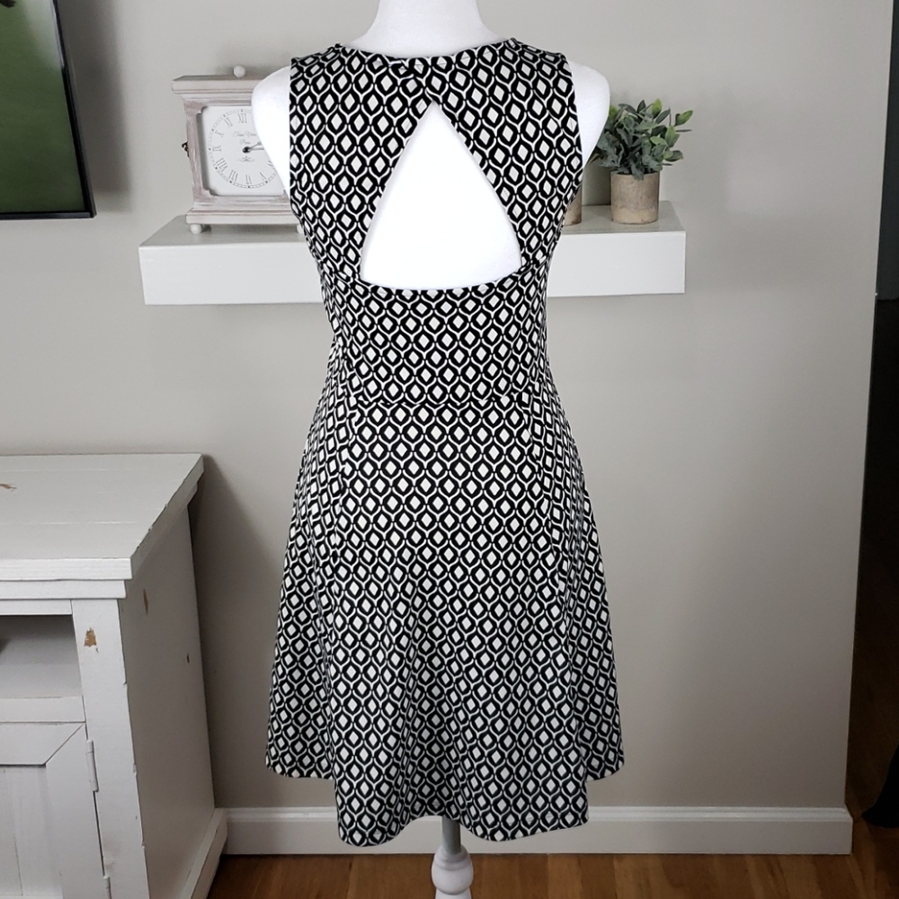 H&M Sleeveless Fit and Flare Open Back Dress - Picture 2 of 10